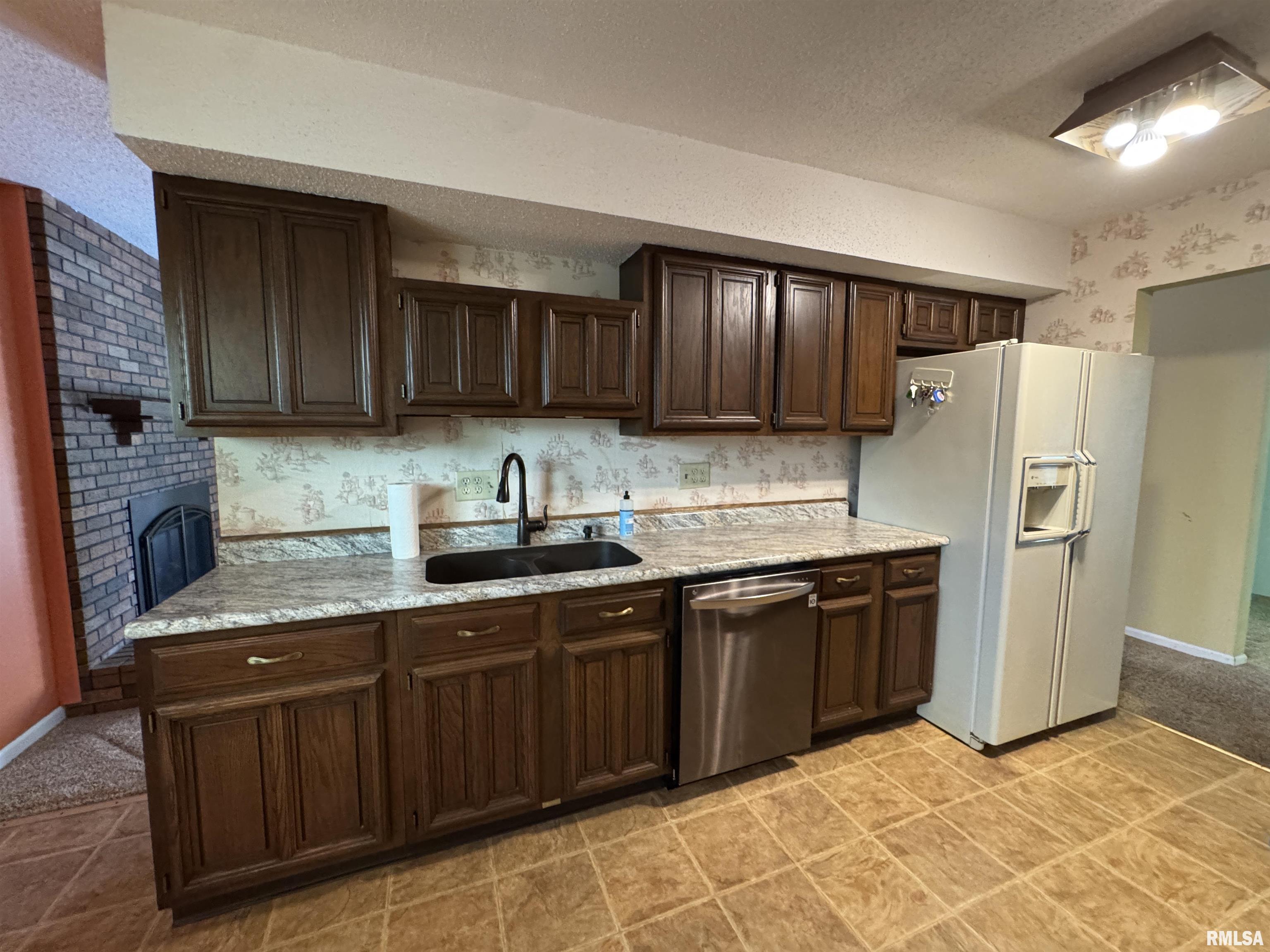 312 Astoria Road Springfield, IL 62704 - Photo 8 of 39
