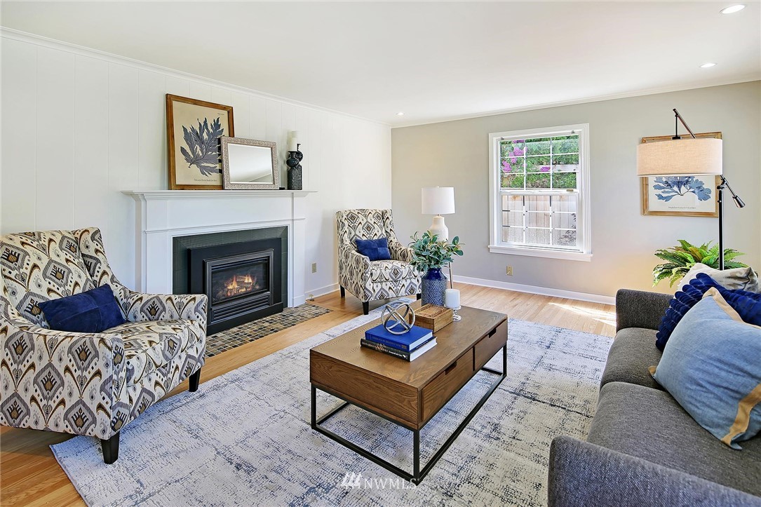 3246 West Viewmont Way West Seattle, WA 98199 - Photo 2 of 22