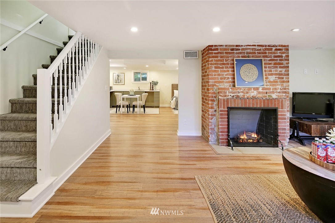 3246 West Viewmont Way West Seattle, WA 98199 - Photo 14 of 22