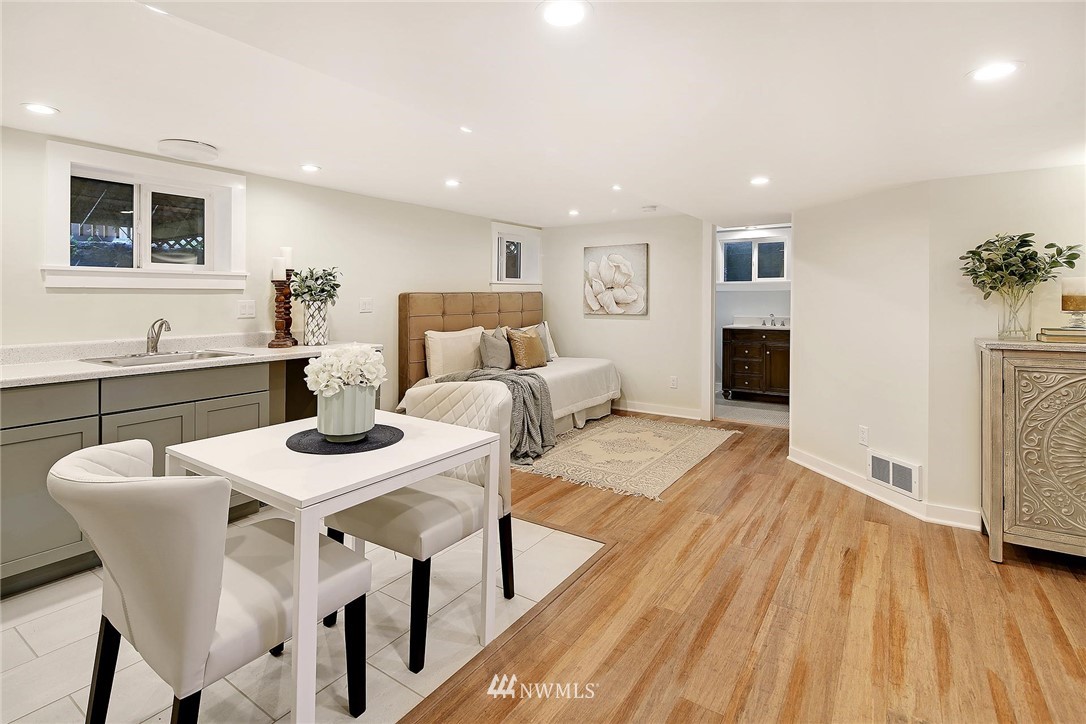 3246 West Viewmont Way West Seattle, WA 98199 - Photo 15 of 22