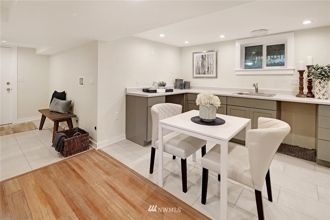 3246 West Viewmont Way West Seattle, WA 98199 - Photo 16 of 22