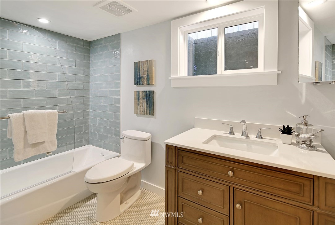 3246 West Viewmont Way West Seattle, WA 98199 - Photo 17 of 22