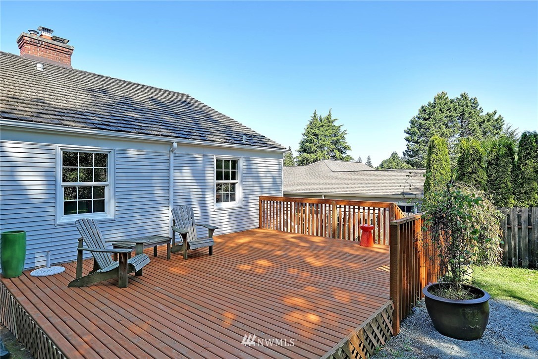 3246 West Viewmont Way West Seattle, WA 98199 - Photo 19 of 22