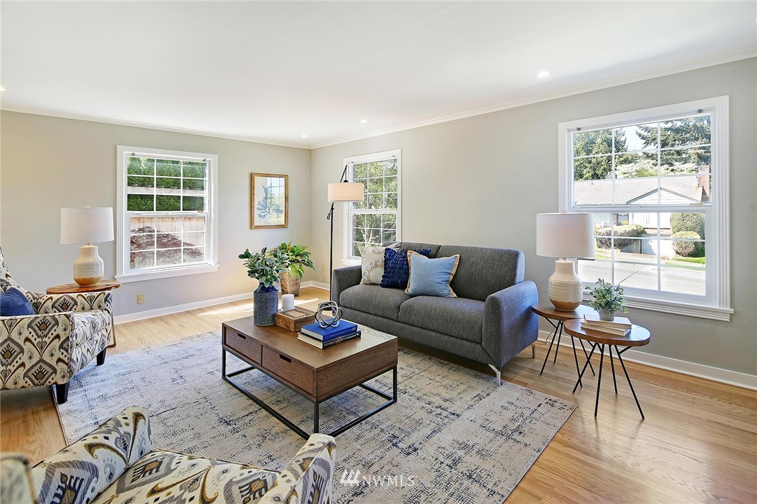 3246 West Viewmont Way West Seattle, WA 98199 - Photo 3 of 22