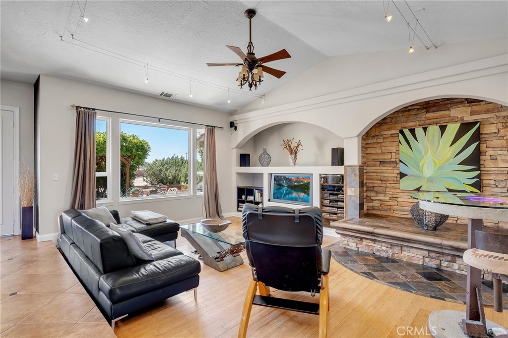 7026 Cataba Road Oak Hills, CA 92344 - Photo 31 of 62