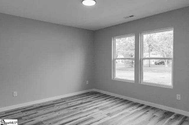 $1,900 | 405 East Hampton Avenue, Spartanburg, SC 29306