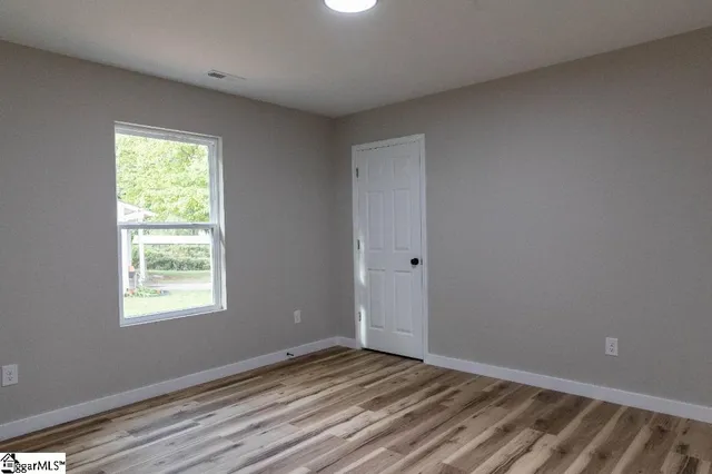 $1,900 | 405 East Hampton Avenue, Spartanburg, SC 29306