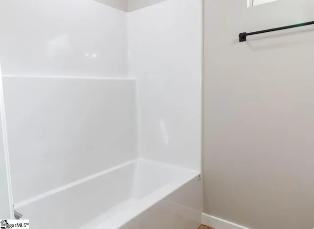 $1,900 | 405 East Hampton Avenue, Spartanburg, SC 29306