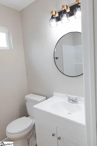 $1,900 | 405 East Hampton Avenue, Spartanburg, SC 29306