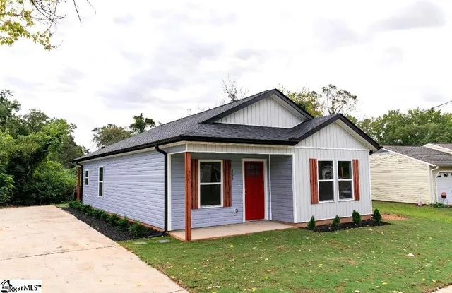 $1,900 | 405 East Hampton Avenue, Spartanburg, SC 29306