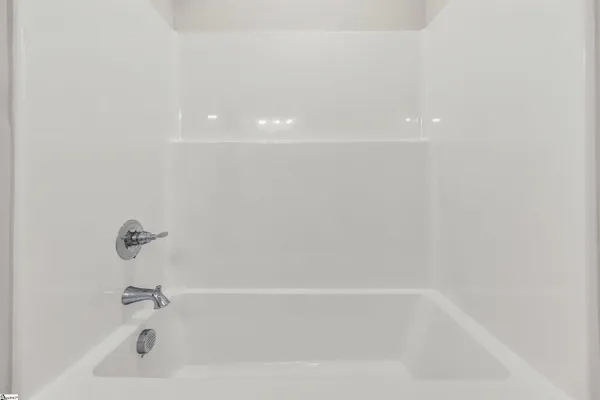 $1,800 | 405 East Hampton Avenue, Spartanburg, SC 29306