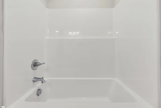 $1,800 | 405 East Hampton Avenue, Spartanburg, SC 29306