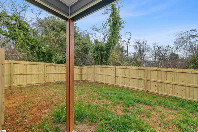 $1,800 | 405 East Hampton Avenue, Spartanburg, SC 29306