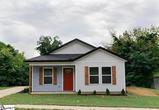 $1,900 | 405 East Hampton Avenue, Spartanburg, SC 29306