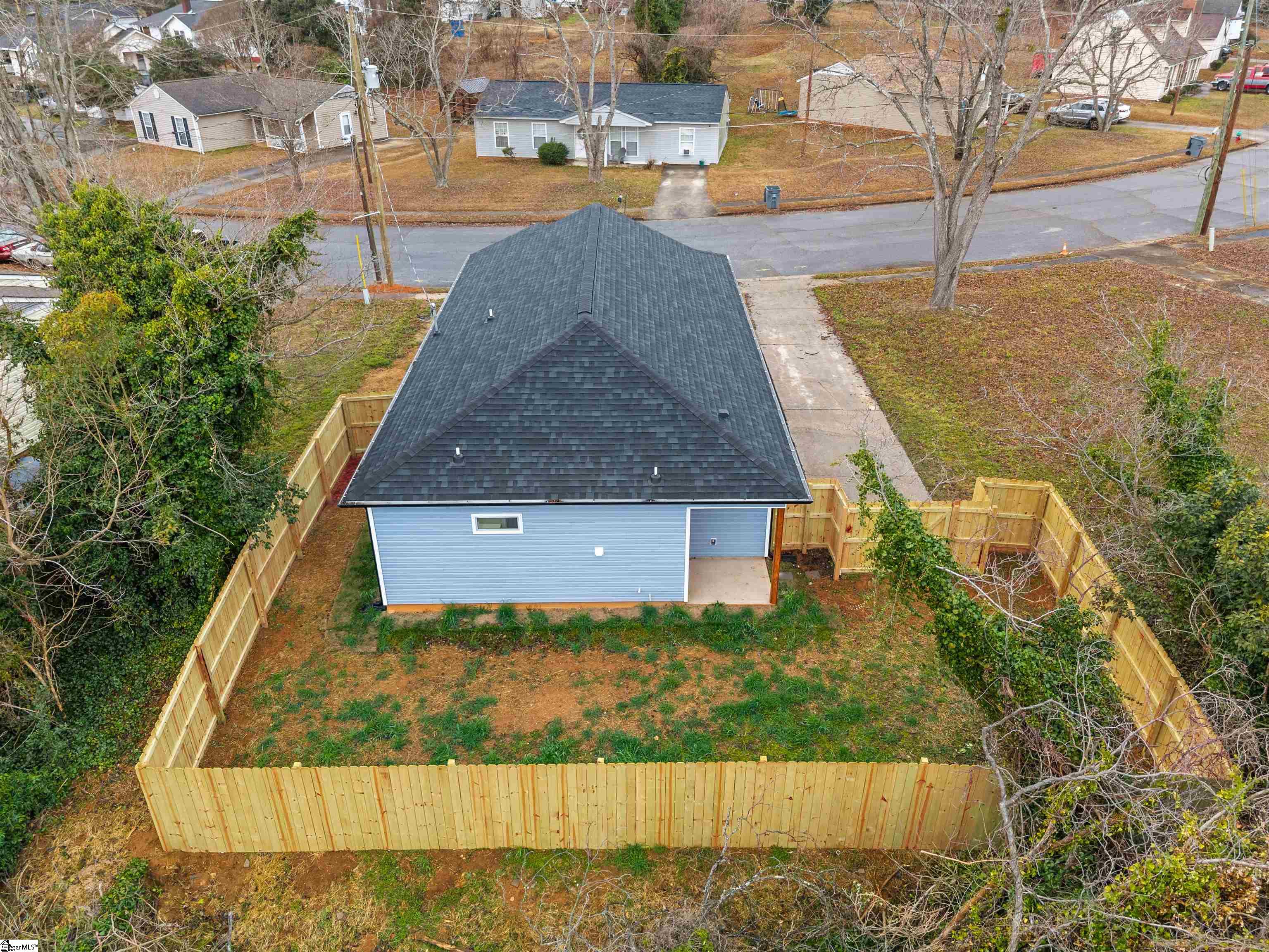 405 East Hampton Avenue Spartanburg, SC 29306 - Photo 4 of 32