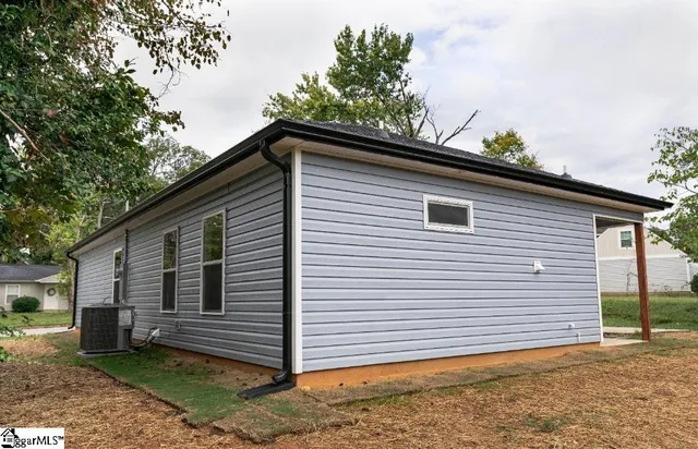 $1,900 | 405 East Hampton Avenue, Spartanburg, SC 29306