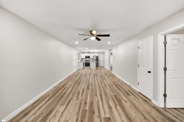 $1,800 | 405 East Hampton Avenue, Spartanburg, SC 29306