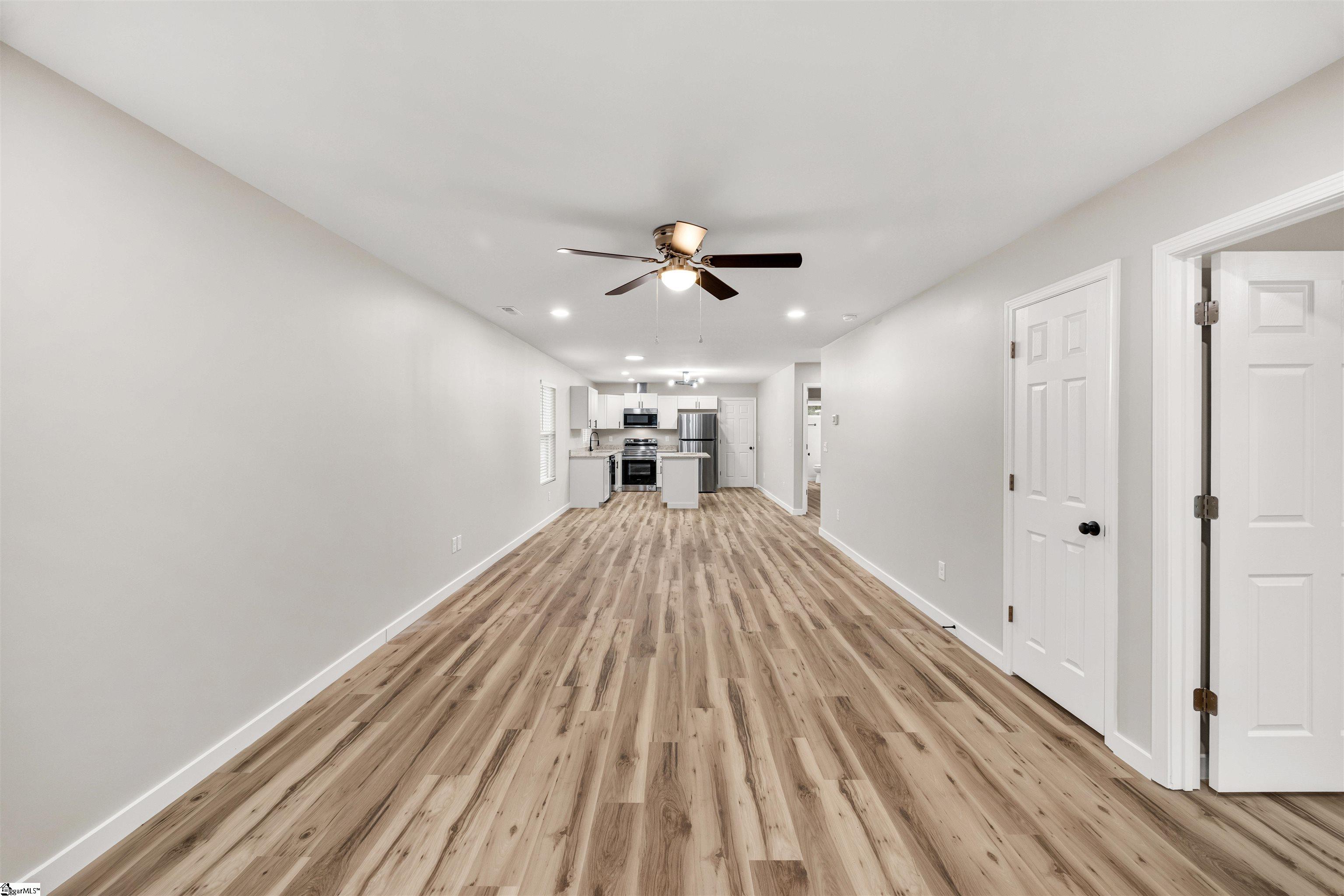 405 East Hampton Avenue Spartanburg, SC 29306 - Photo 7 of 32