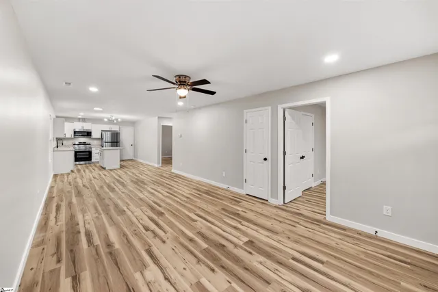 $1,800 | 405 East Hampton Avenue, Spartanburg, SC 29306