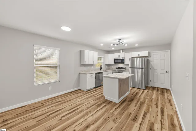 $1,800 | 405 East Hampton Avenue, Spartanburg, SC 29306