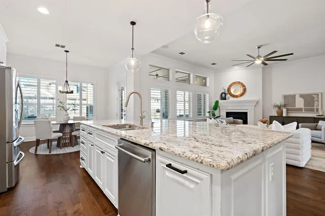 $850,000 | 205 Waterside Drive, Argyle, TX 76226