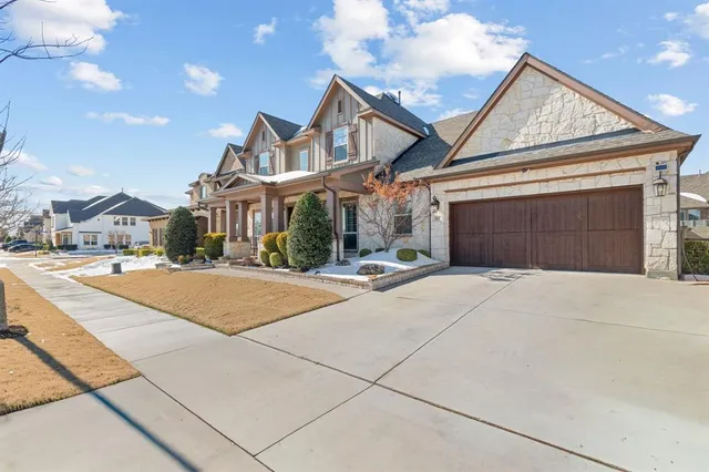 $850,000 | 205 Waterside Drive, Argyle, TX 76226