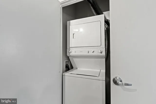 a close up view of a washer and dryer
