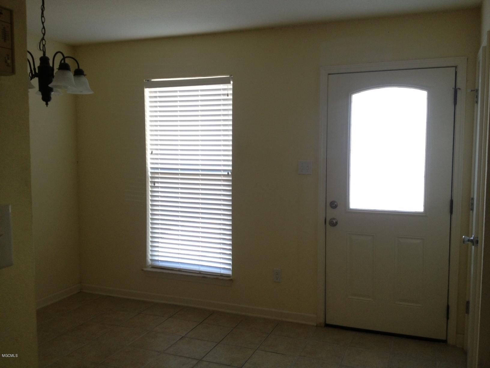 3230 Cumberland Road, Unit 4 Ocean Springs, MS 39564 - Photo 3 of 27 DINING 2 3 14