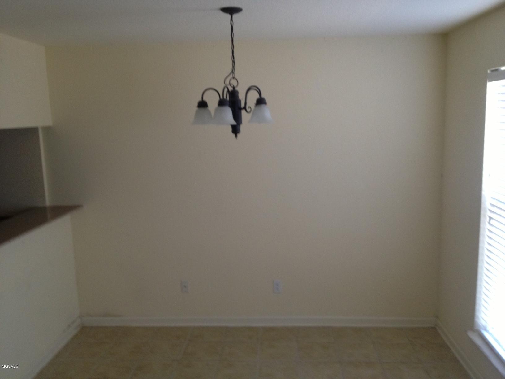 3230 Cumberland Road, Unit 4 Ocean Springs, MS 39564 - Photo 5 of 27 DINING 3 14