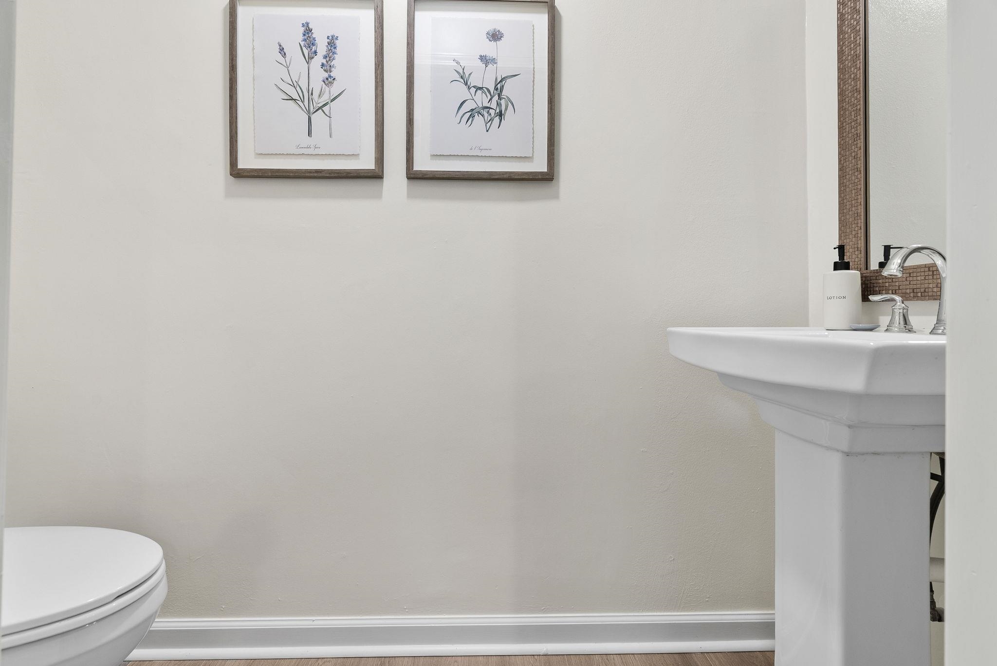 4780 Amboy Road Memphis, TN 38117 - Photo 21 of 32 a bathroom with a sink and a toilet