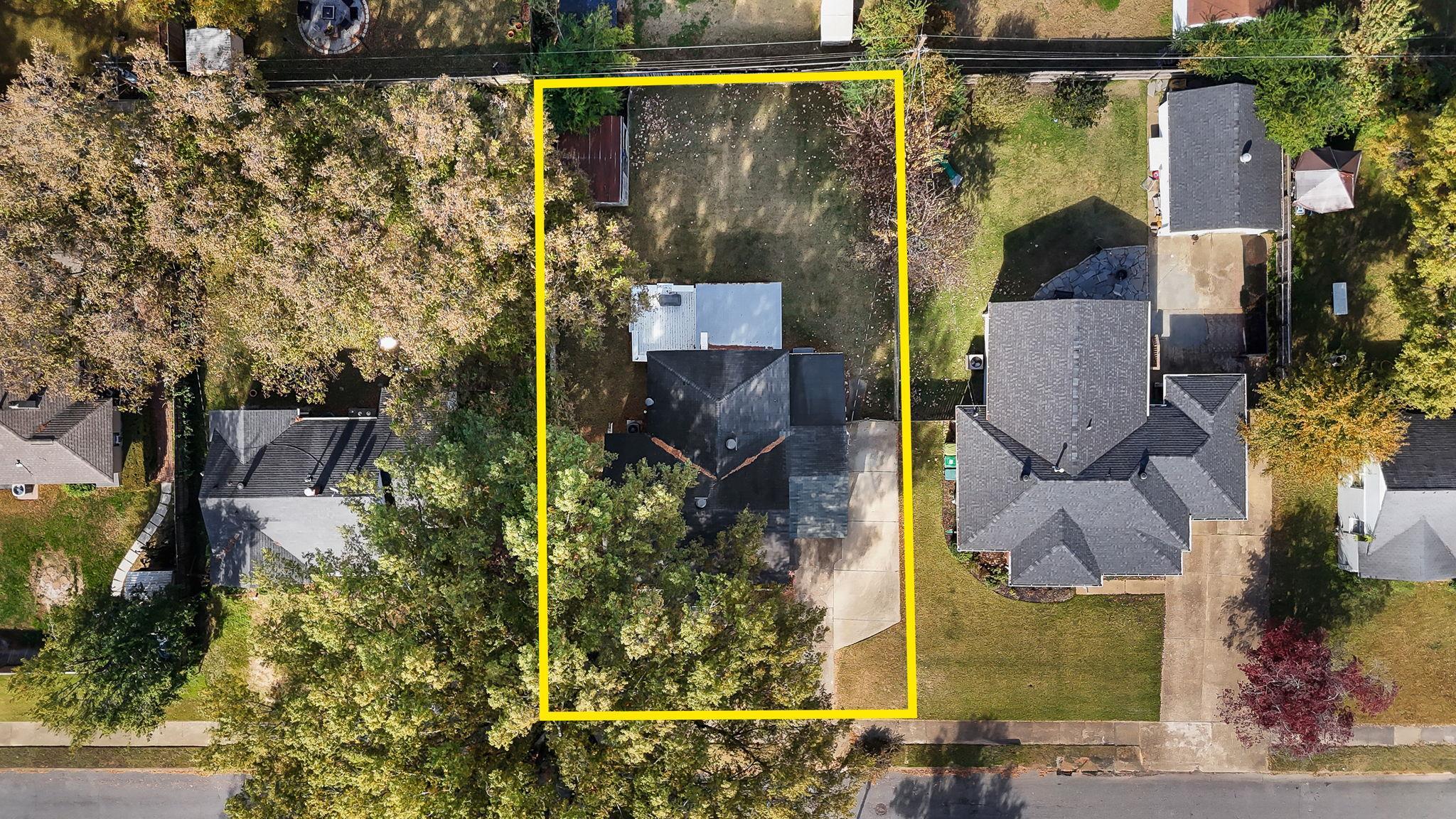4780 Amboy Road Memphis, TN 38117 - Photo 29 of 32 front view of a house with a garden