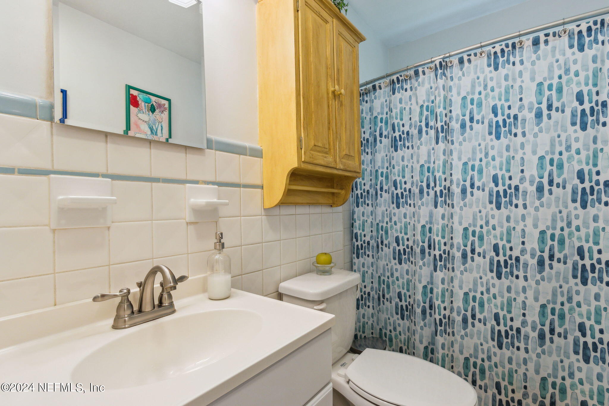 1605 Brookwood Road Jacksonville, FL 32207 - Photo 25 of 40 a bathroom with a toilet sink vanity and mirror