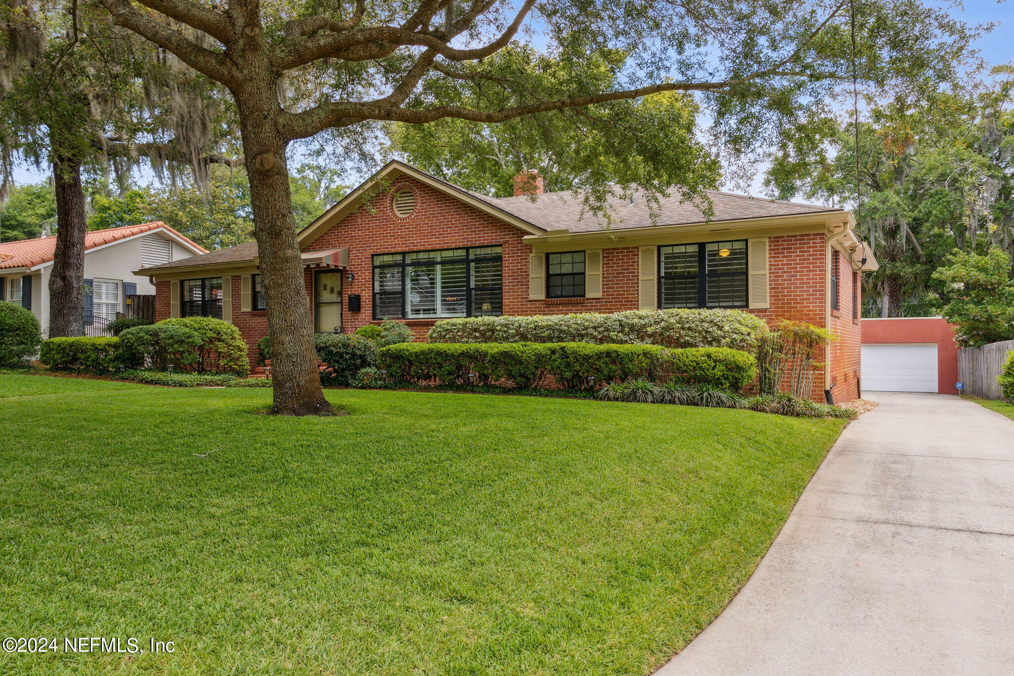 1605 Brookwood Road Jacksonville, FL 32207 - Photo 38 of 40 a front view of house with yard and green space