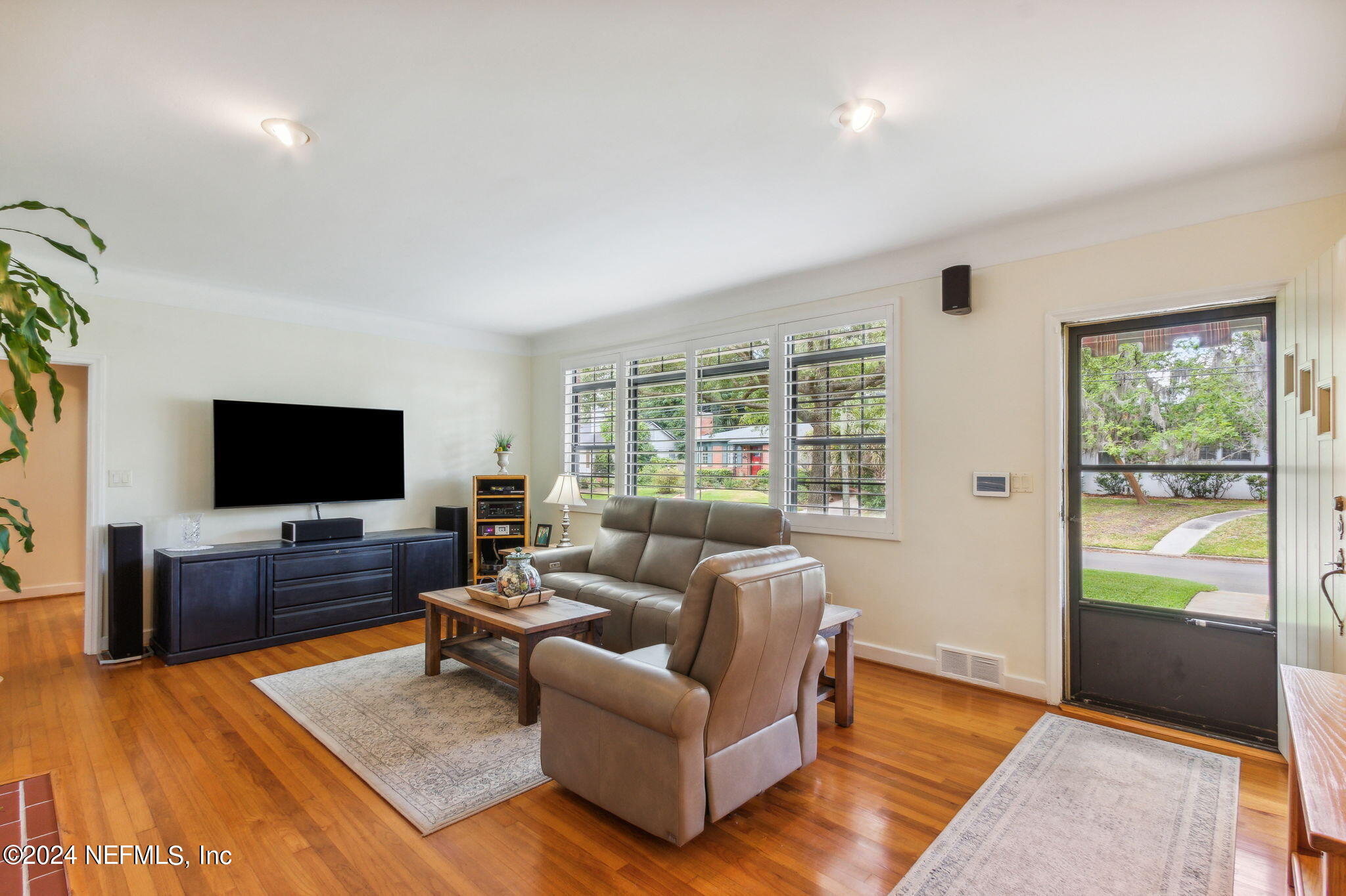 1605 Brookwood Road Jacksonville, FL 32207 - Photo 5 of 40 a living room with furniture and a flat screen tv