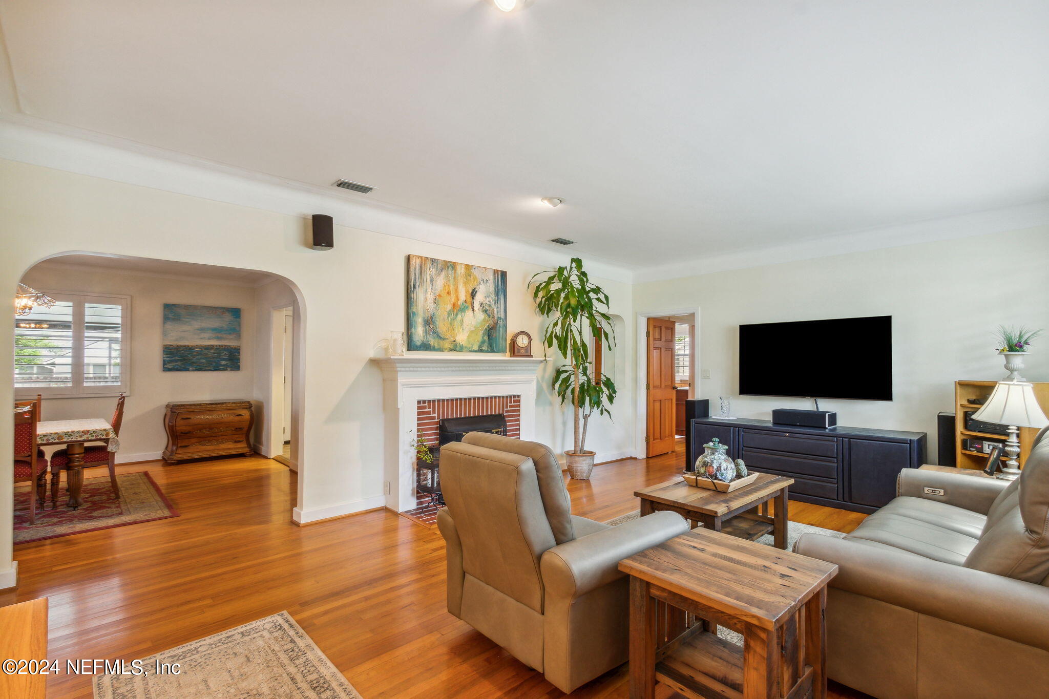 1605 Brookwood Road Jacksonville, FL 32207 - Photo 8 of 40 a living room with furniture and a flat screen tv