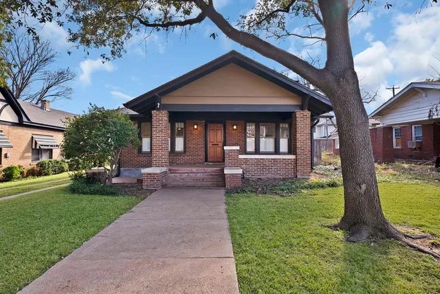 $485,000 | 2333 Irwin Street, Fort Worth, TX 76110