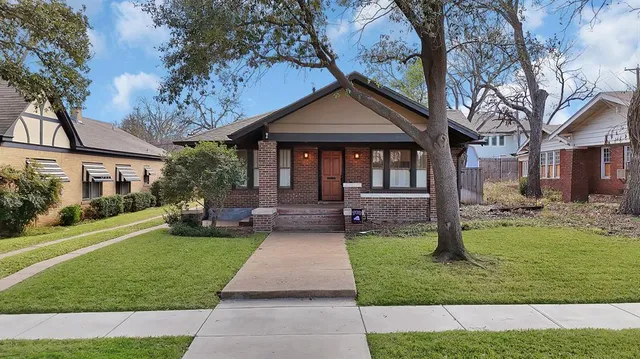 $485,000 | 2333 Irwin Street, Fort Worth, TX 76110