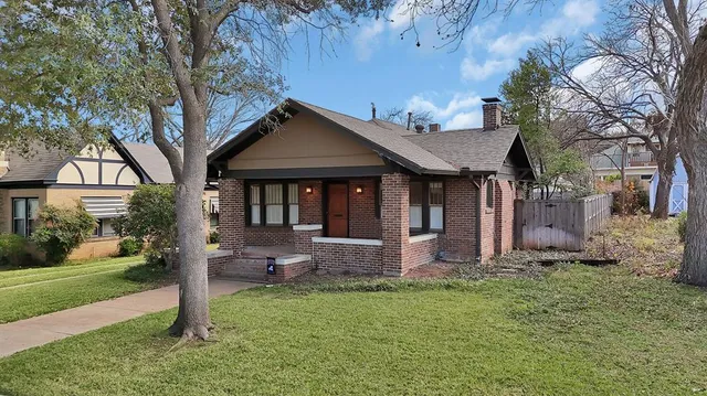 $485,000 | 2333 Irwin Street, Fort Worth, TX 76110