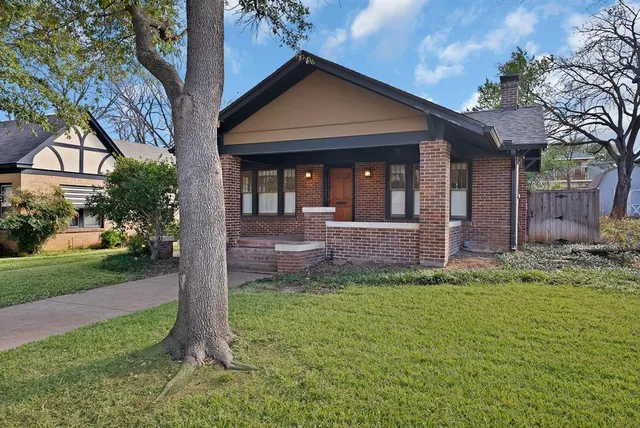 $485,000 | 2333 Irwin Street, Fort Worth, TX 76110