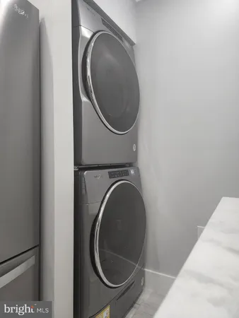 a close up view of a washer and dryer