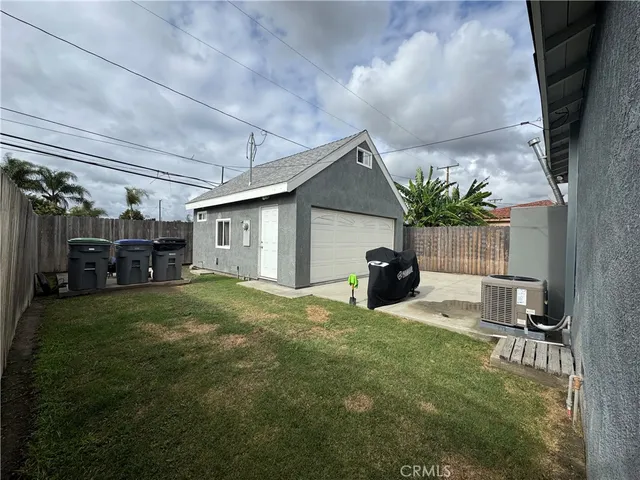 a view of a house with backyard and porch