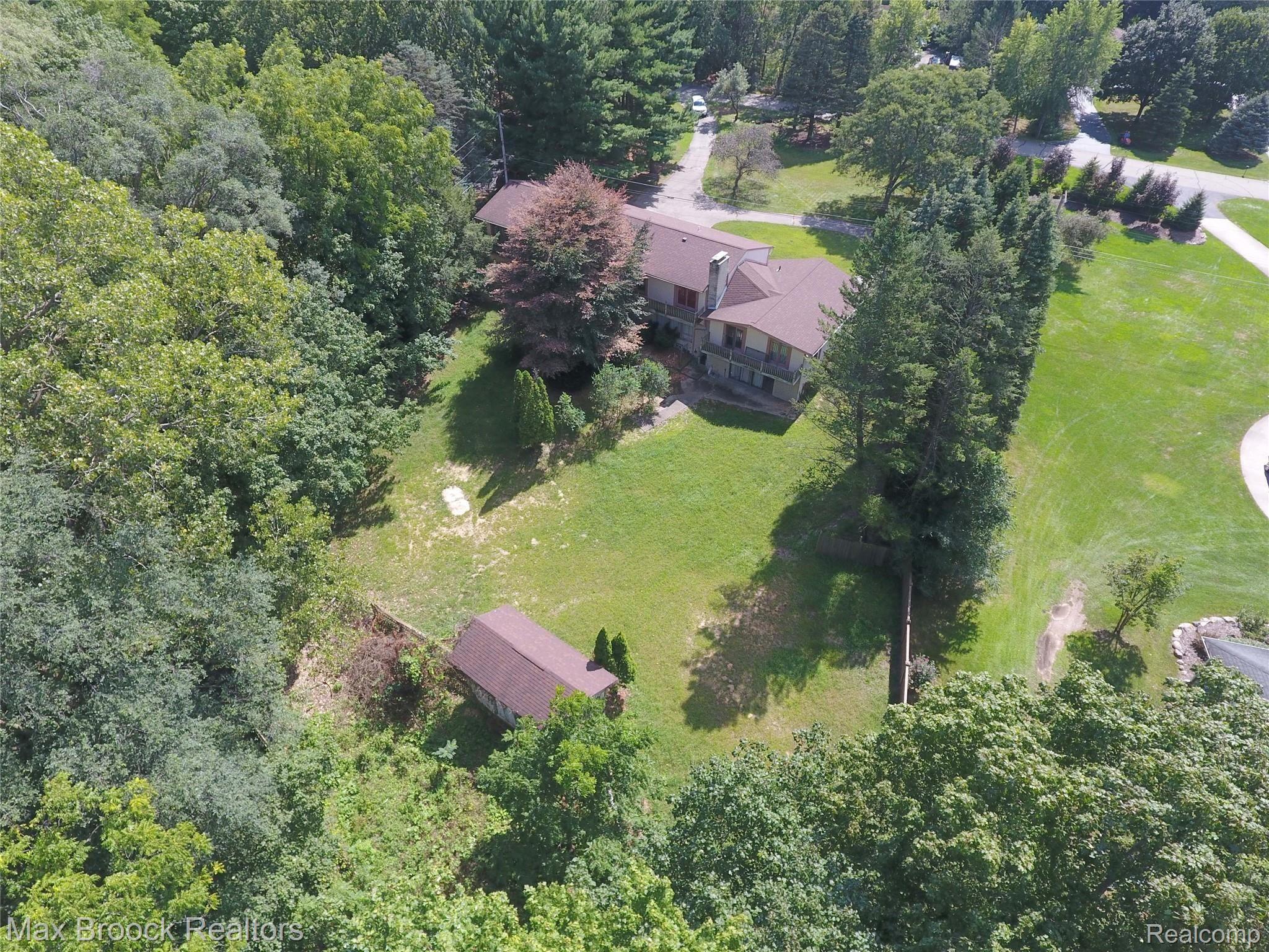 31462 Curtis Road Livonia, MI 48152 - Photo 36 of 38 Back Aerial View