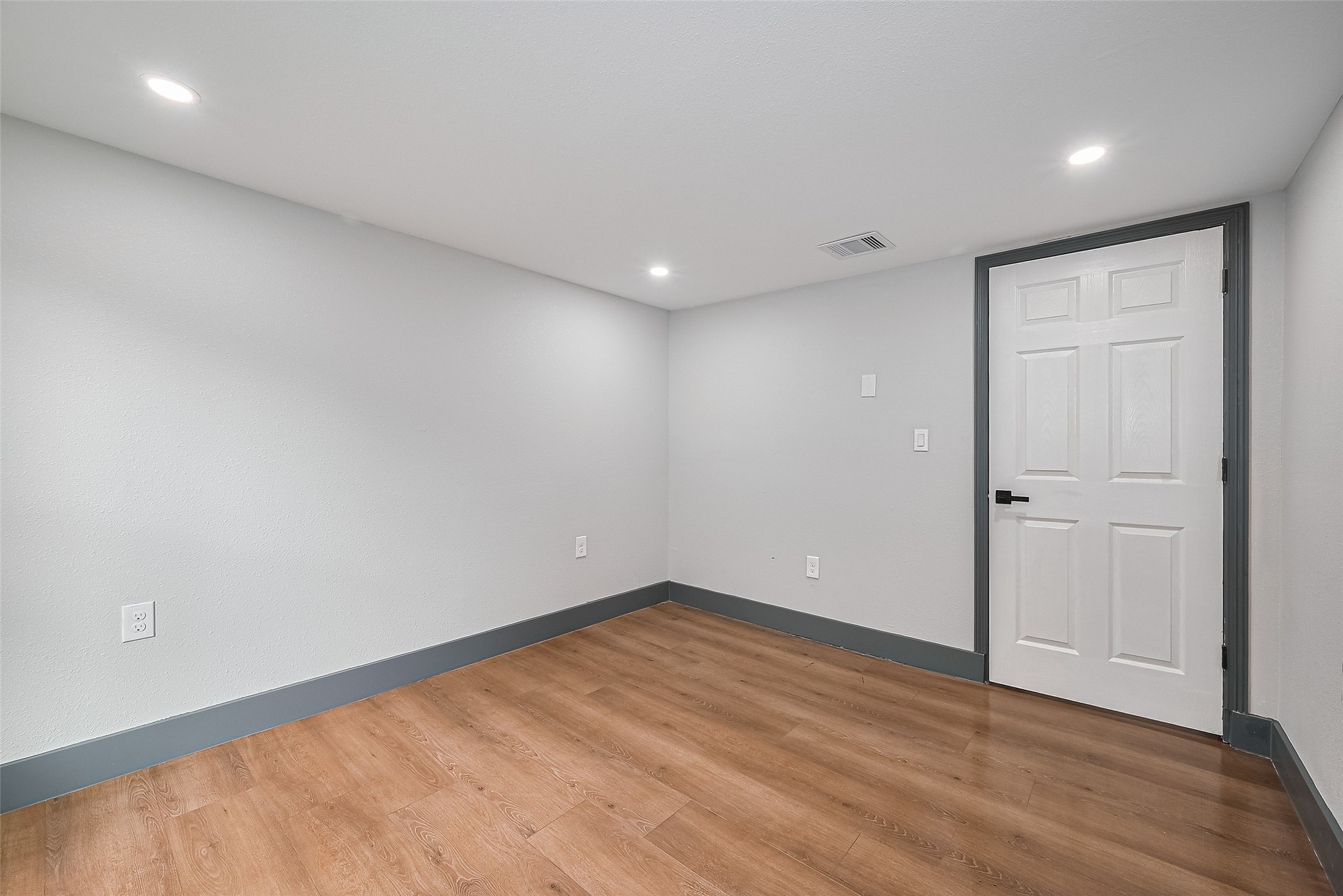 6058 Lyndhurst Drive Houston, TX 77033 - Photo 29 of 50 a view of empty room