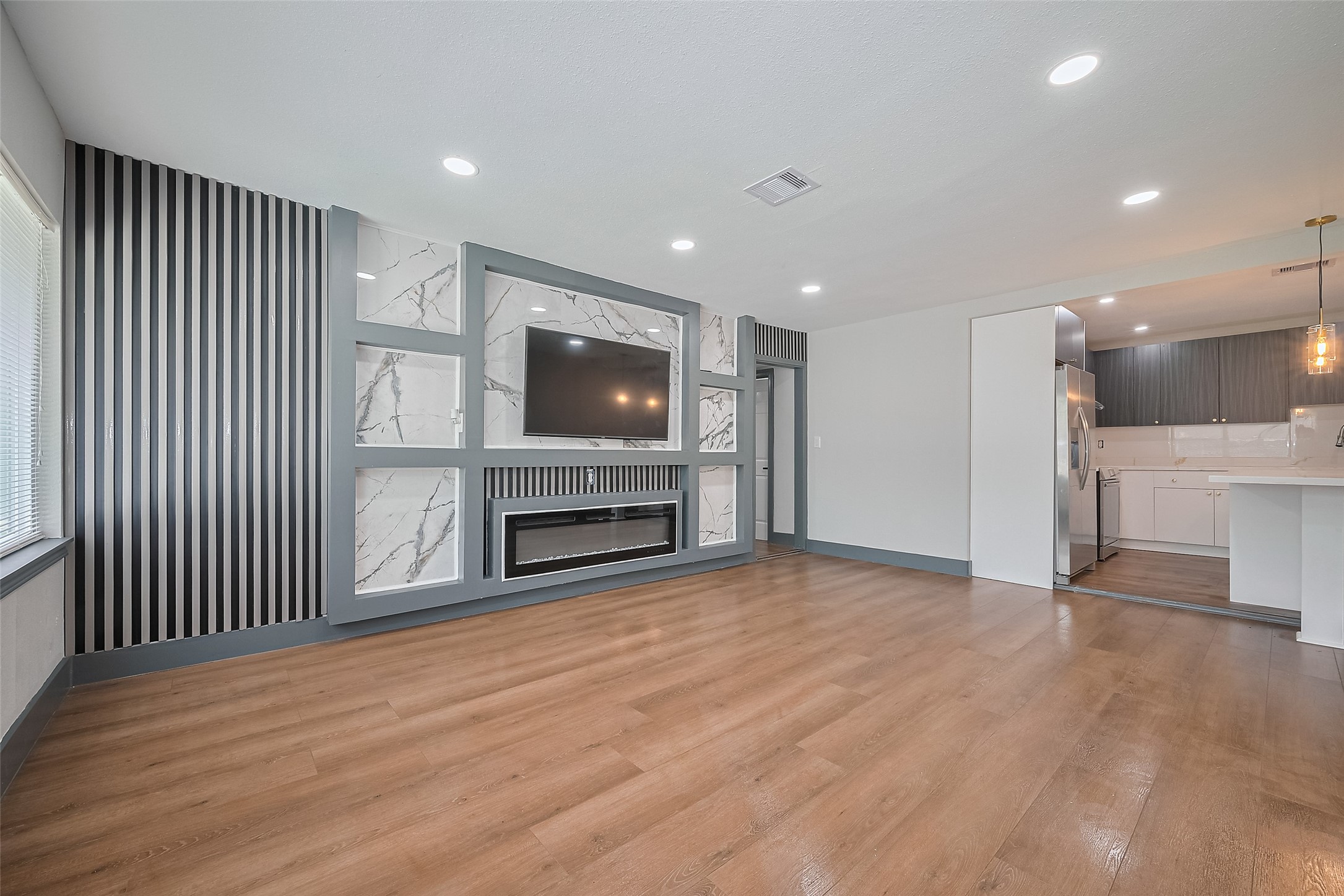 6058 Lyndhurst Drive Houston, TX 77033 - Photo 4 of 50