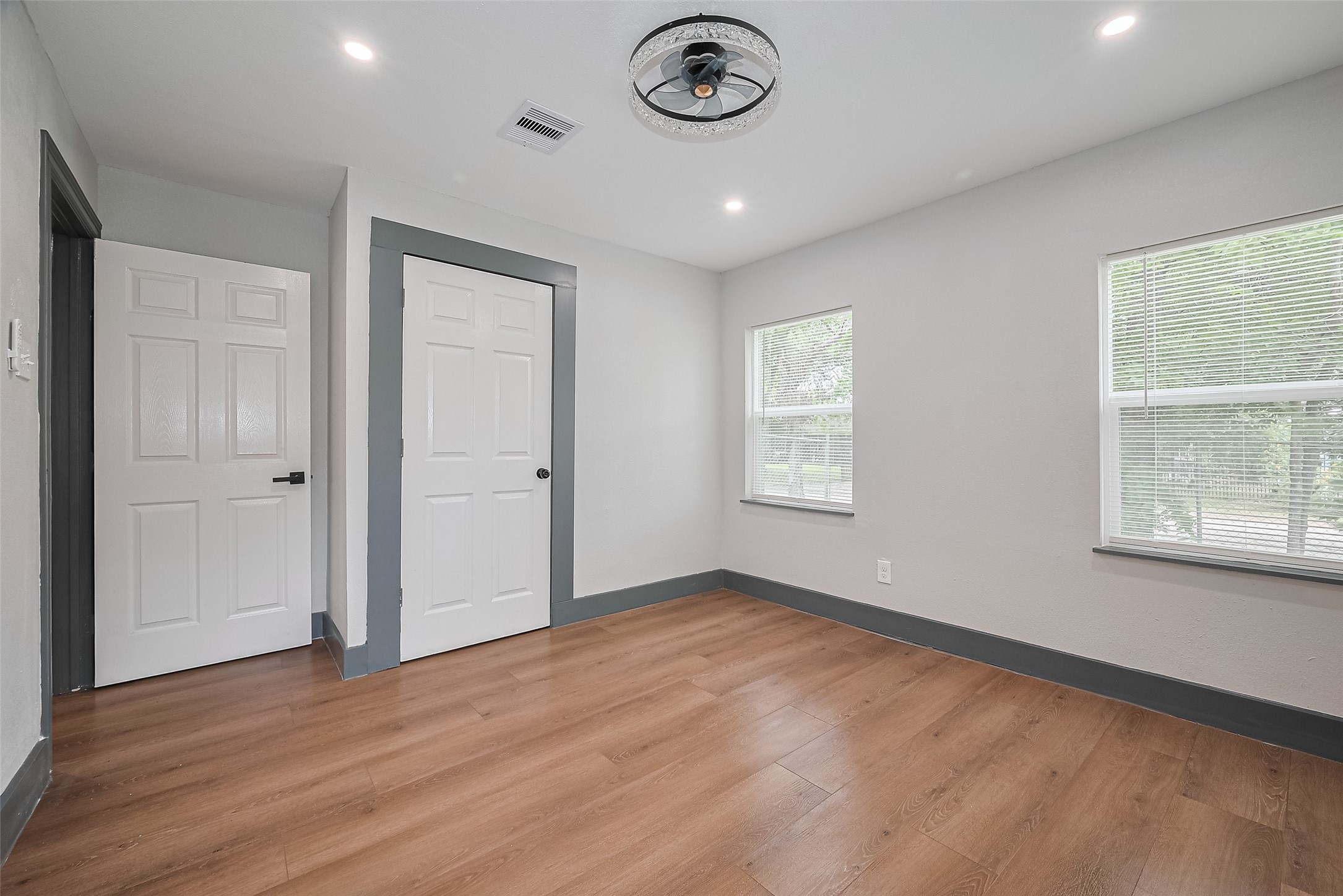 6058 Lyndhurst Drive Houston, TX 77033 - Photo 41 of 50 an empty room with wooden floor and windows