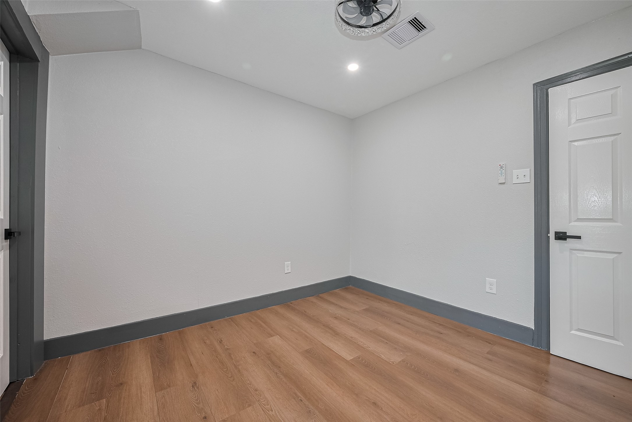6058 Lyndhurst Drive Houston, TX 77033 - Photo 44 of 50 a view of an empty room