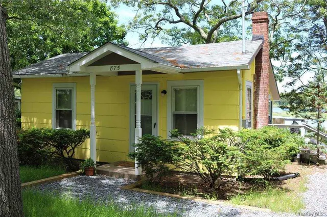 $2,300 | 875 Fleetwood Road, Cutchogue, NY 11935