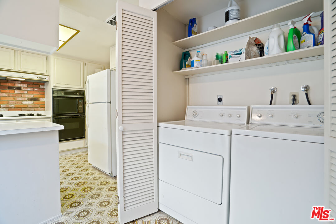 1445 Valley View Road, Unit 2 Glendale, CA 91202 - Photo 20 of 36 a utility room with cabinets washer and dryer