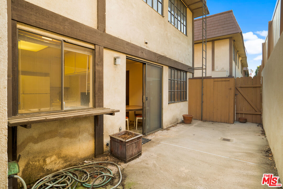1445 Valley View Road, Unit 2 Glendale, CA 91202 - Photo 22 of 36 a view of a door with a door