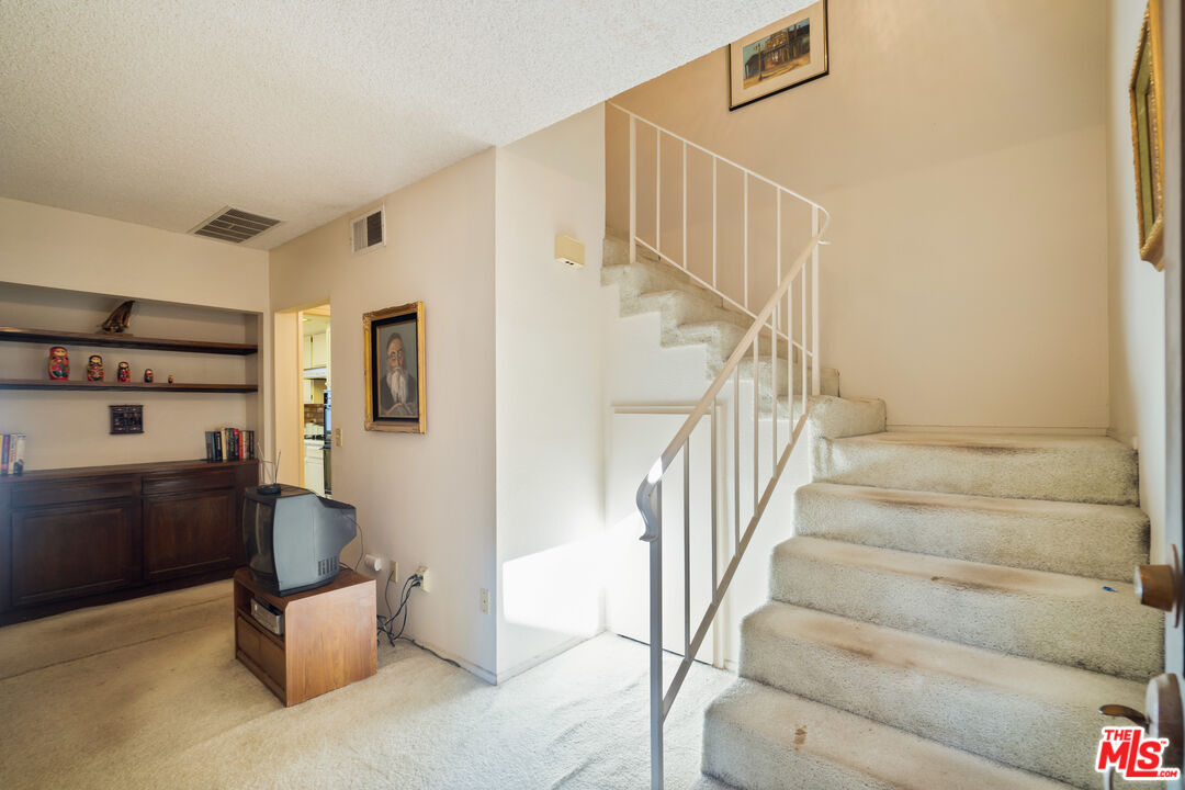 1445 Valley View Road, Unit 2 Glendale, CA 91202 - Photo 5 of 36 a view of entryway and hall